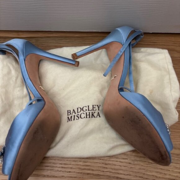 Beautiful size 9 Badgley Mischka heels with gorgeous embellishment - Picture 6 of 8